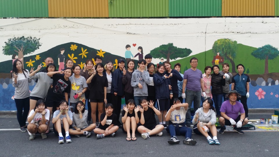 가산중학교 외벽 벽화 봉사 이미지